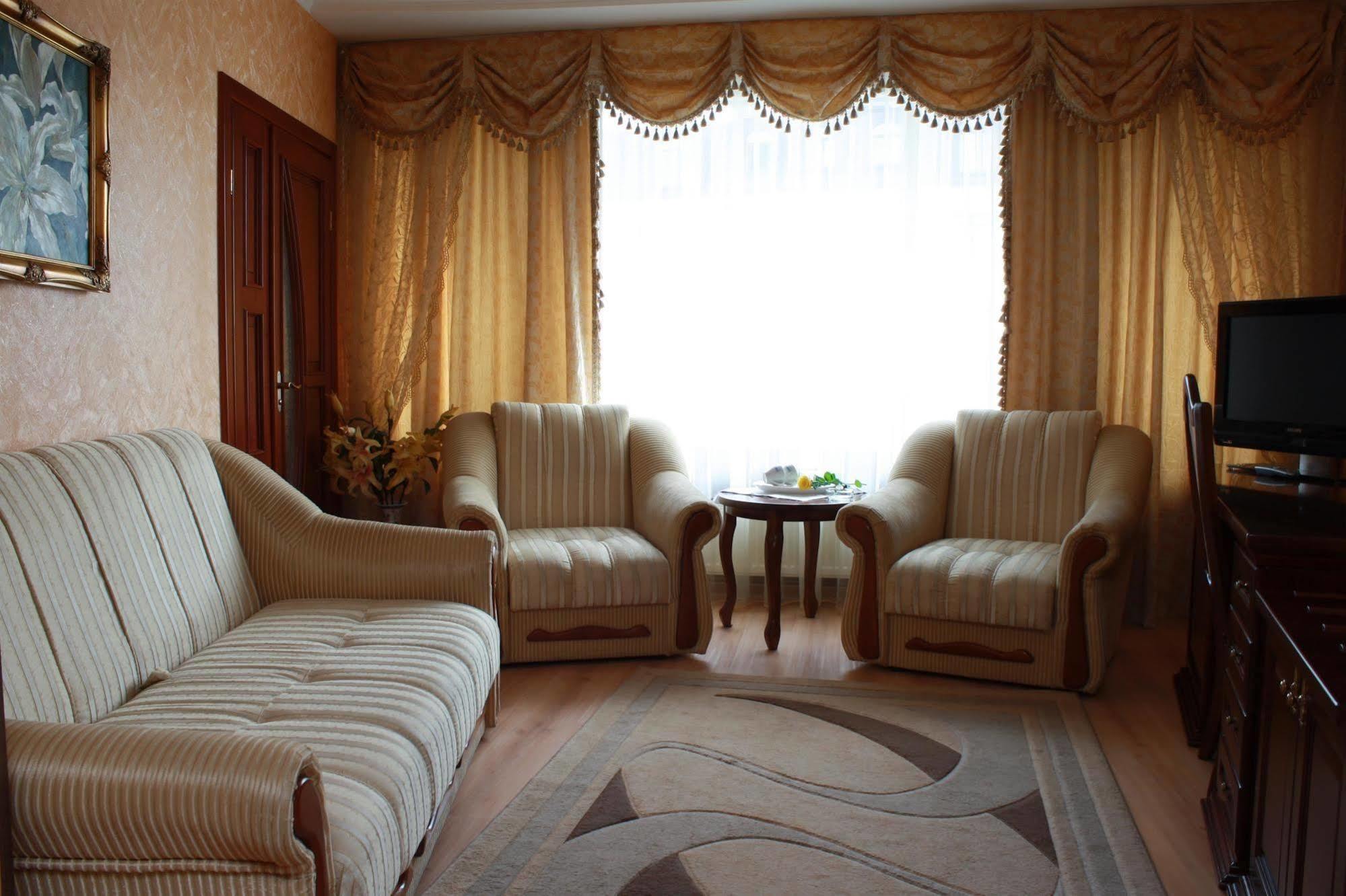 Salute Hotel Kiev Bagian luar foto